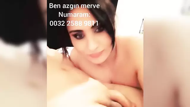 Türk güzeli ağzına boşaltılıyor.
